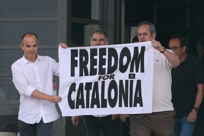 Jordi Turull, Jordi Cuixar y Joaquim Forn, a la salida de la cárcel.