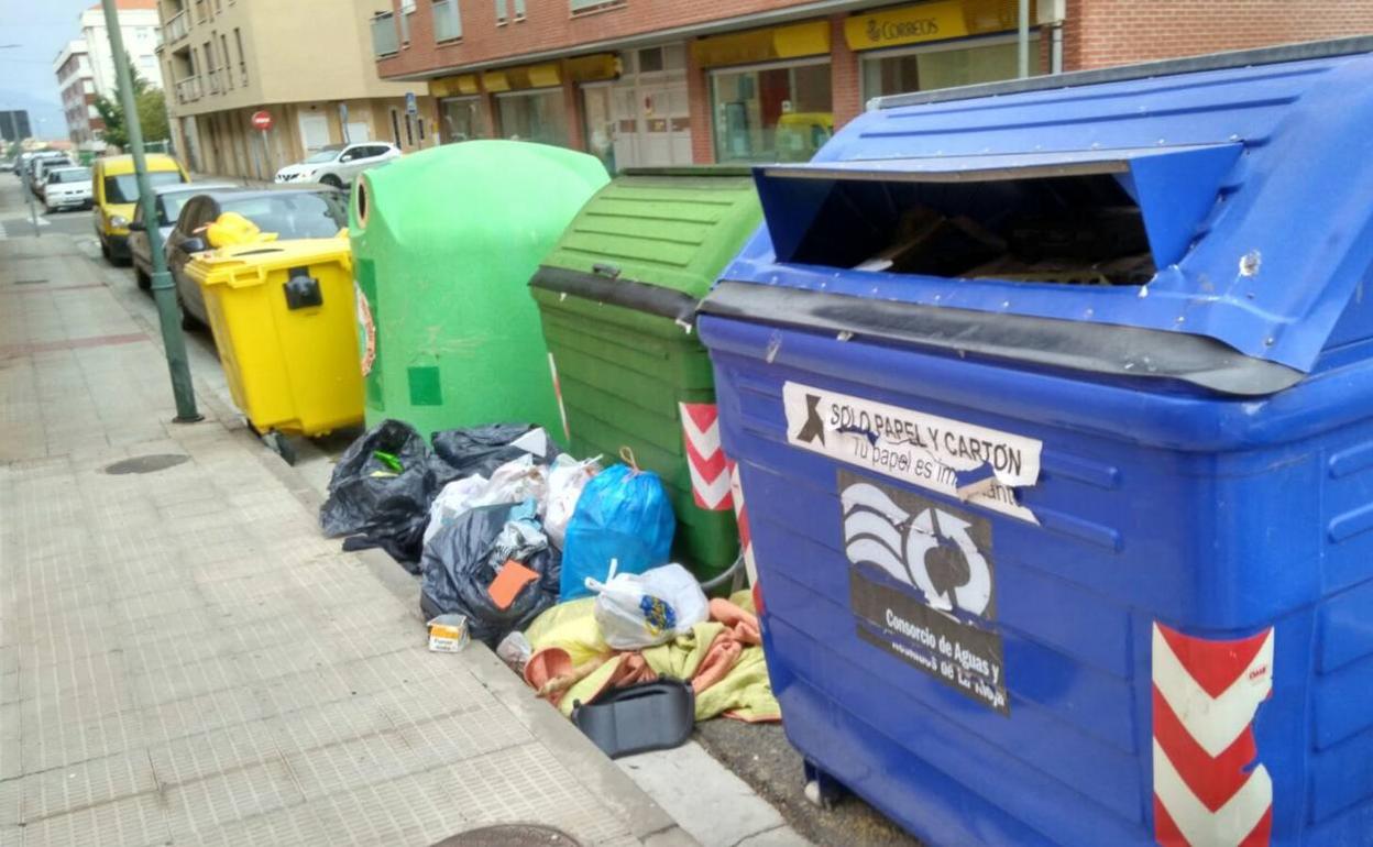 Contenedores de basura en Lardero. 