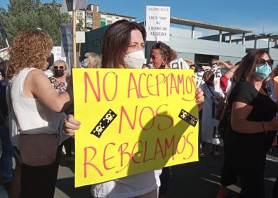 Imagen secundaria 1 - Manifestación contra el Plan de Atención Continuada: La bronca por la sanidad sigue en la calle