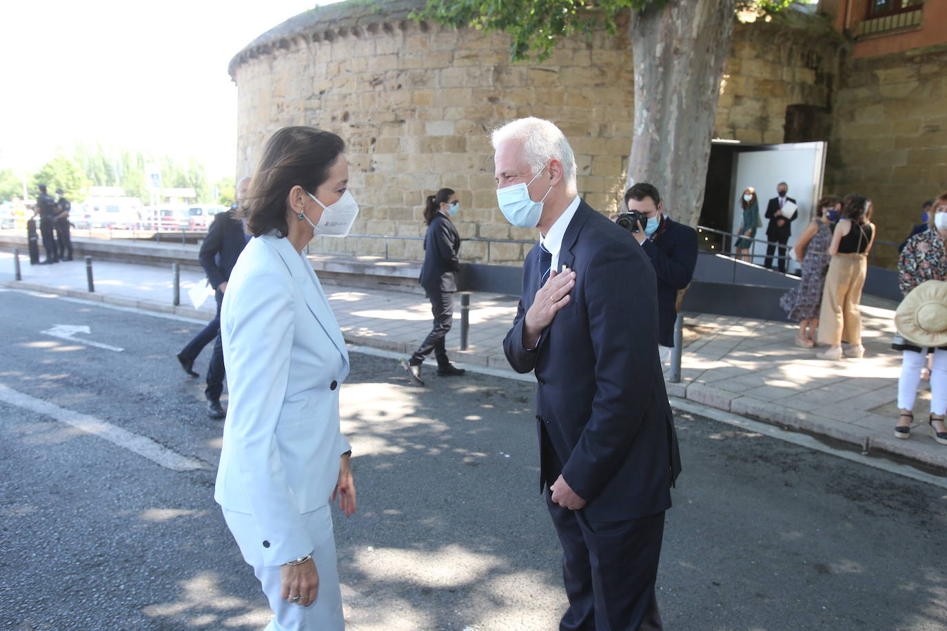 El Gobierno de La Rioja, junto al de Galicia, Aragón, Navarra y Castilla y León, unidos por el Camino de Santiago, convocados por los municipios del Camino, firman en Logroño una Declaración de Cooperación Interregional. 