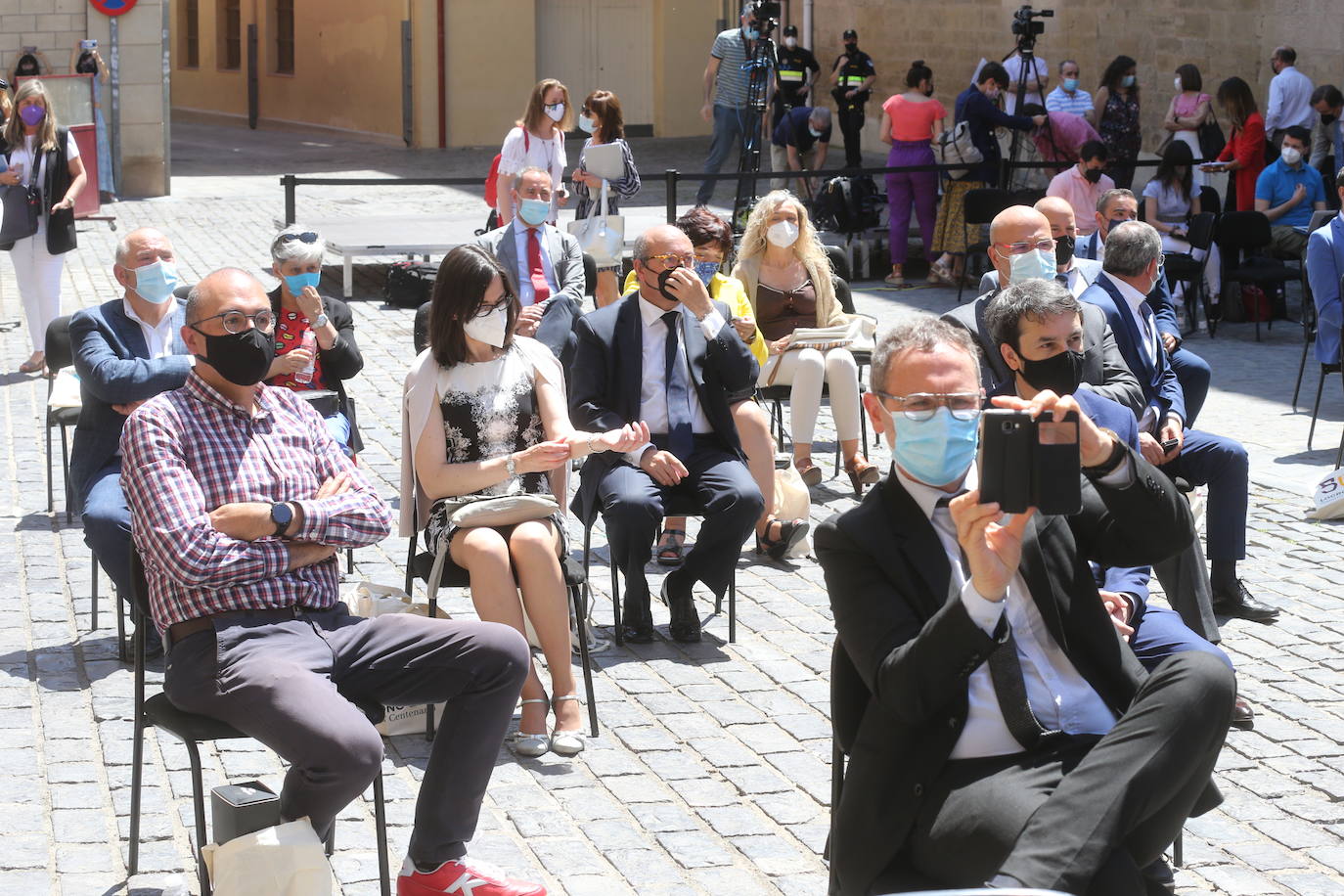 El Gobierno de La Rioja, junto al de Galicia, Aragón, Navarra y Castilla y León, unidos por el Camino de Santiago, convocados por los municipios del Camino, firman en Logroño una Declaración de Cooperación Interregional. 