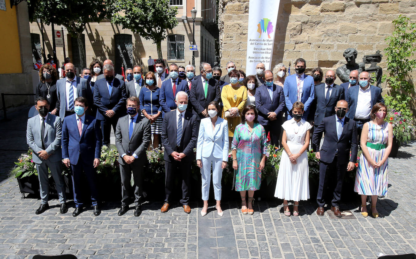 El Gobierno de La Rioja, junto al de Galicia, Aragón, Navarra y Castilla y León, unidos por el Camino de Santiago, convocados por los municipios del Camino, firman en Logroño una Declaración de Cooperación Interregional. 