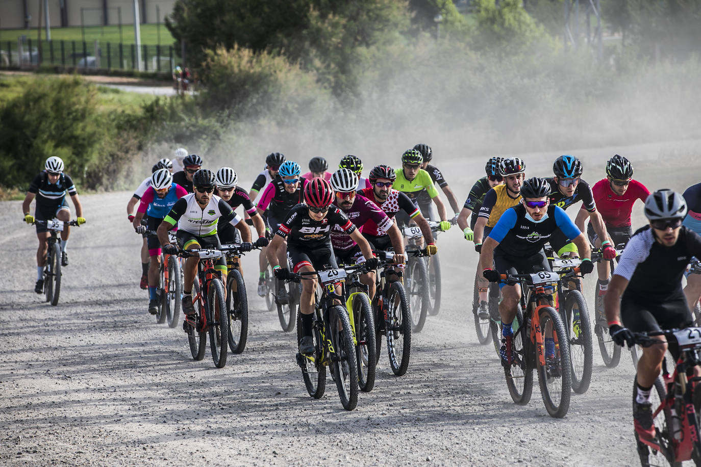 Fotos: Tiago Ferreira y Naima Madlen ganan La Rioja Bike Race