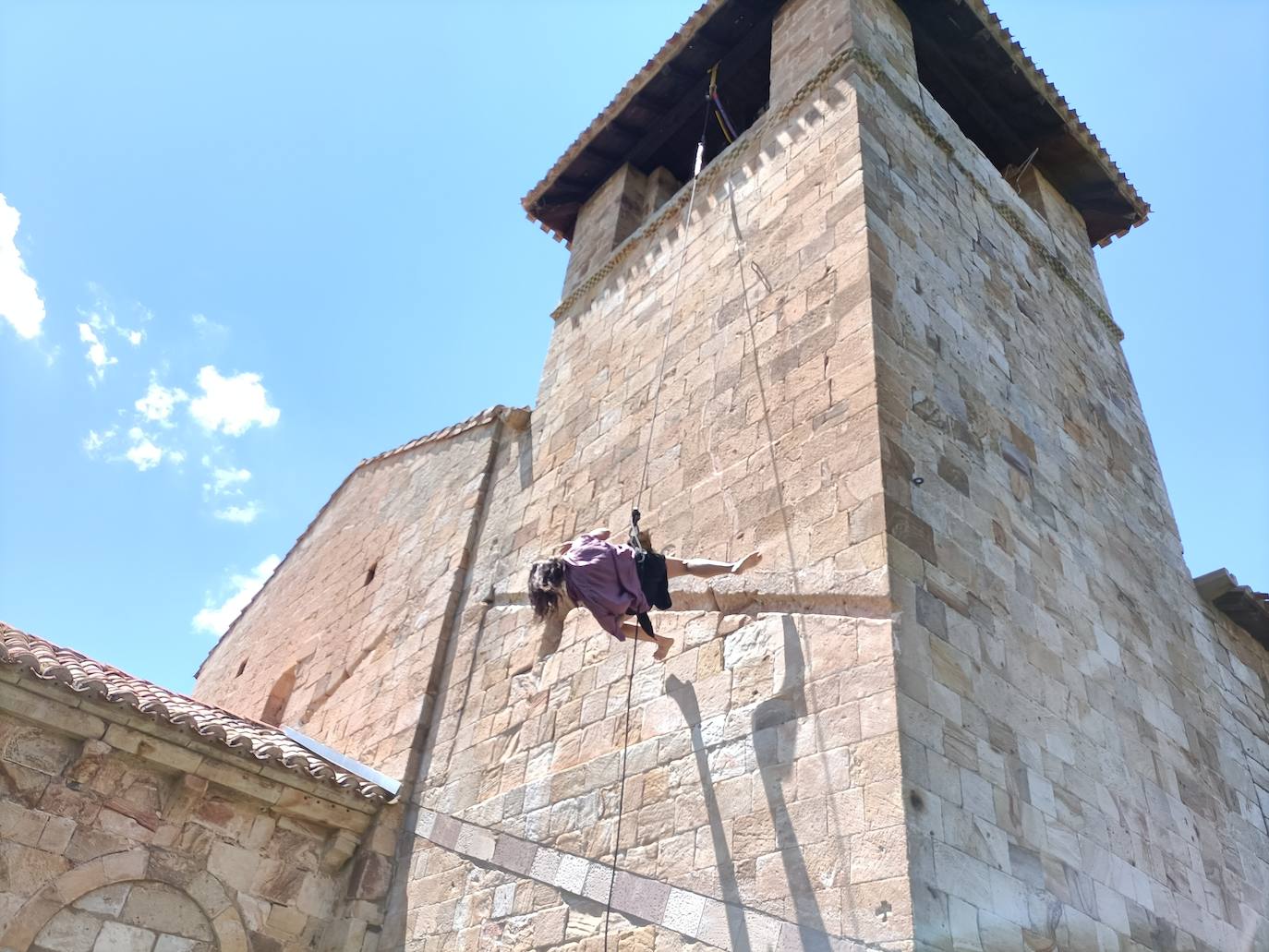 Fotos: Danza, teatro, magia y pasacalles en Canales