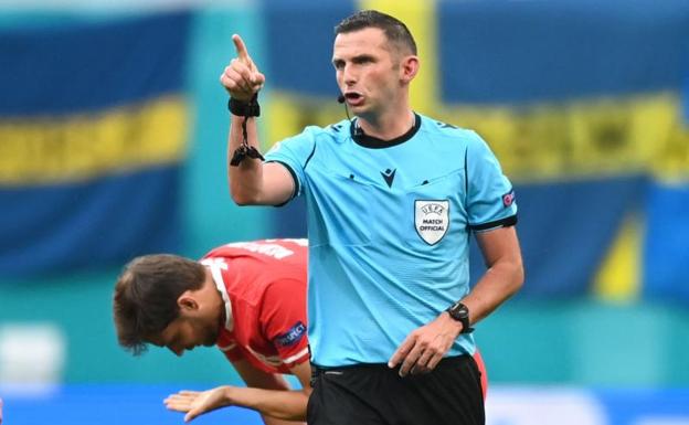 Michael Oliver dirige el Suecia-Polonia de la fase de grupos.