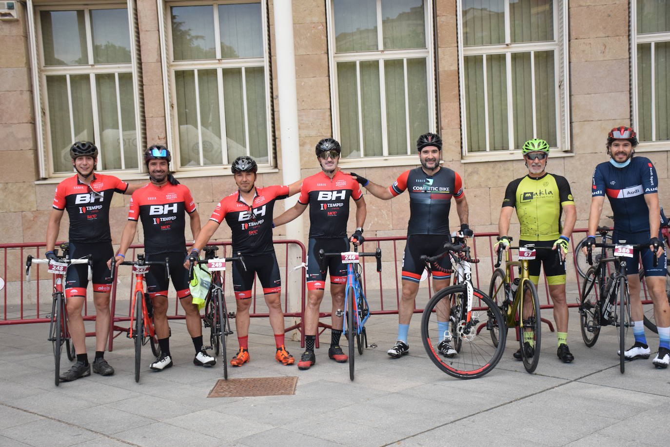 Fotos: La Cicloturista de La Rioja regresa en su cuarta edición con 300 ciclistas