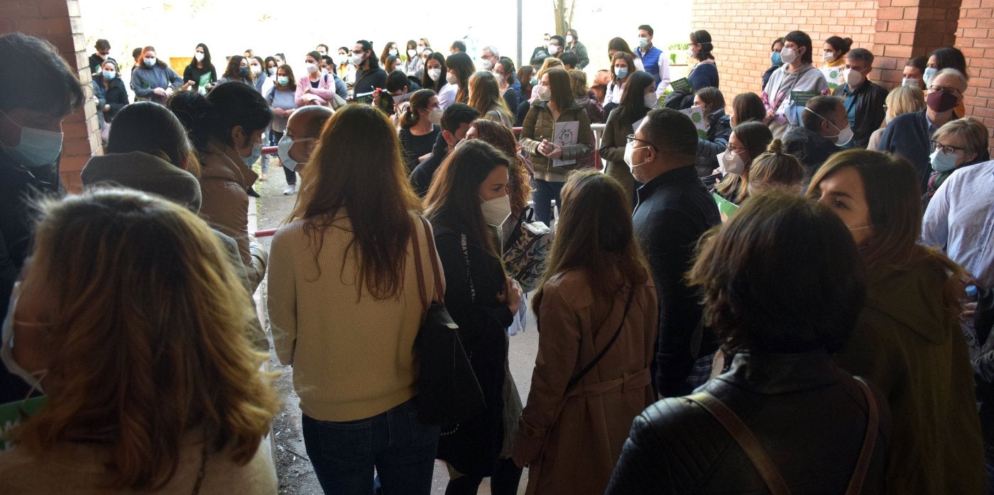 Imagen del IES La Laboral el pasado 27 de marzo, durante las pruebas selectivas para médicos de familia. 