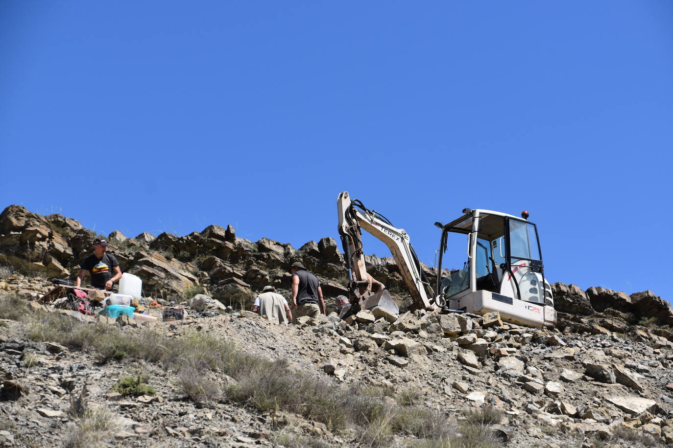 Los responsables del Museo de Dinosaurios de Salas de los Infantes visitaron ayer el yacimiento y el Centro de Interpretación Paleontológica de La Rioja de Igea
