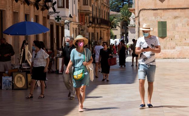 Imagen de unos turistas en Menorca. 