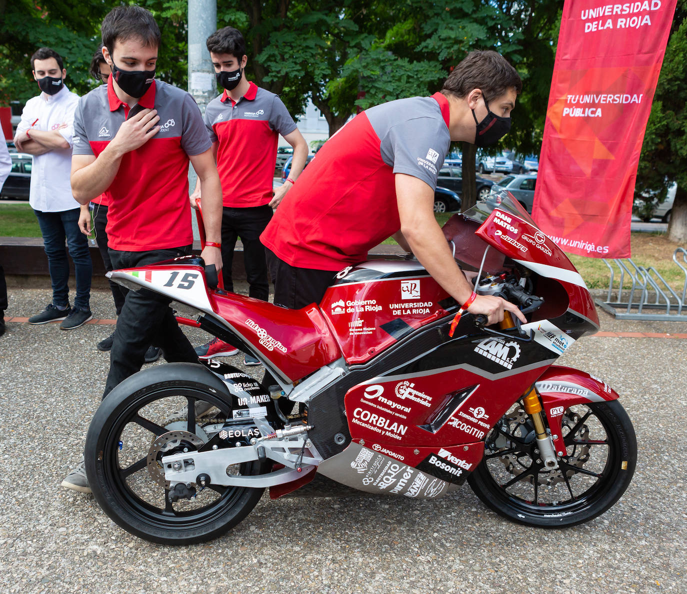 Fotos: La UR presenta la motocicleta que correrá en el Alcañiz