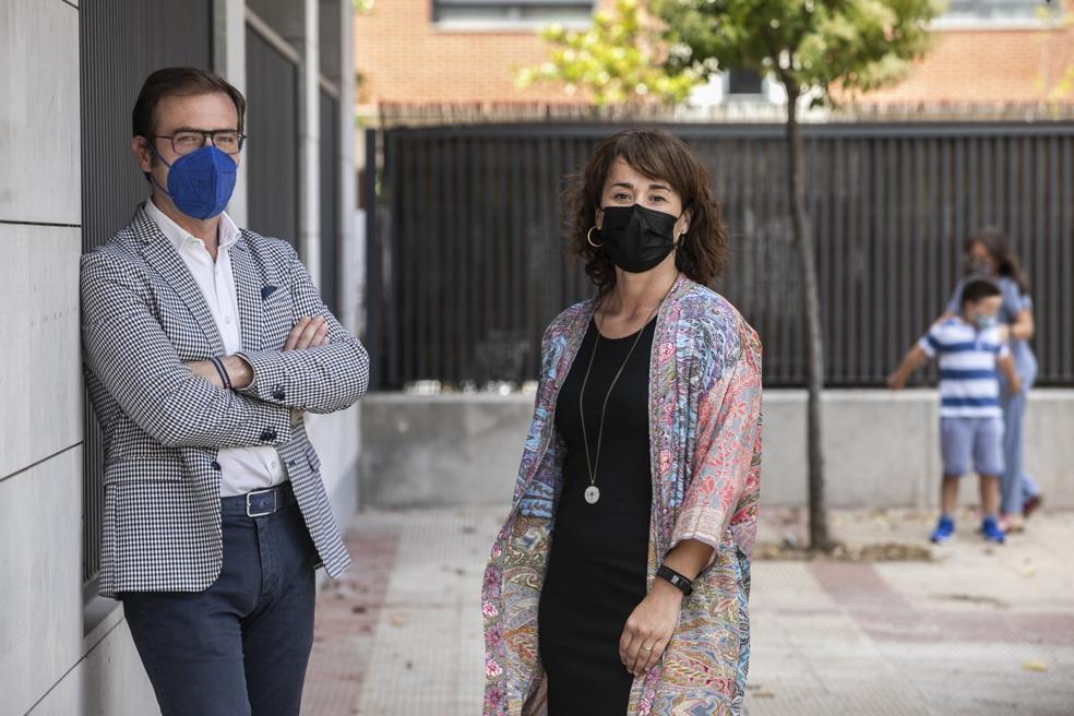 Iván y María y, en su segundo plano, sus hijos Adriana y Nicolás. 