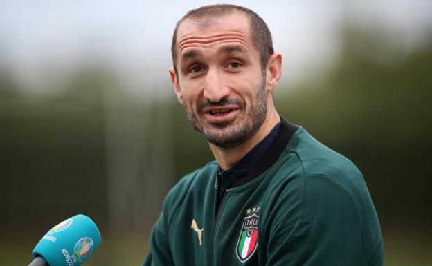 Giorgio Chiellini, capitán de Italia. 