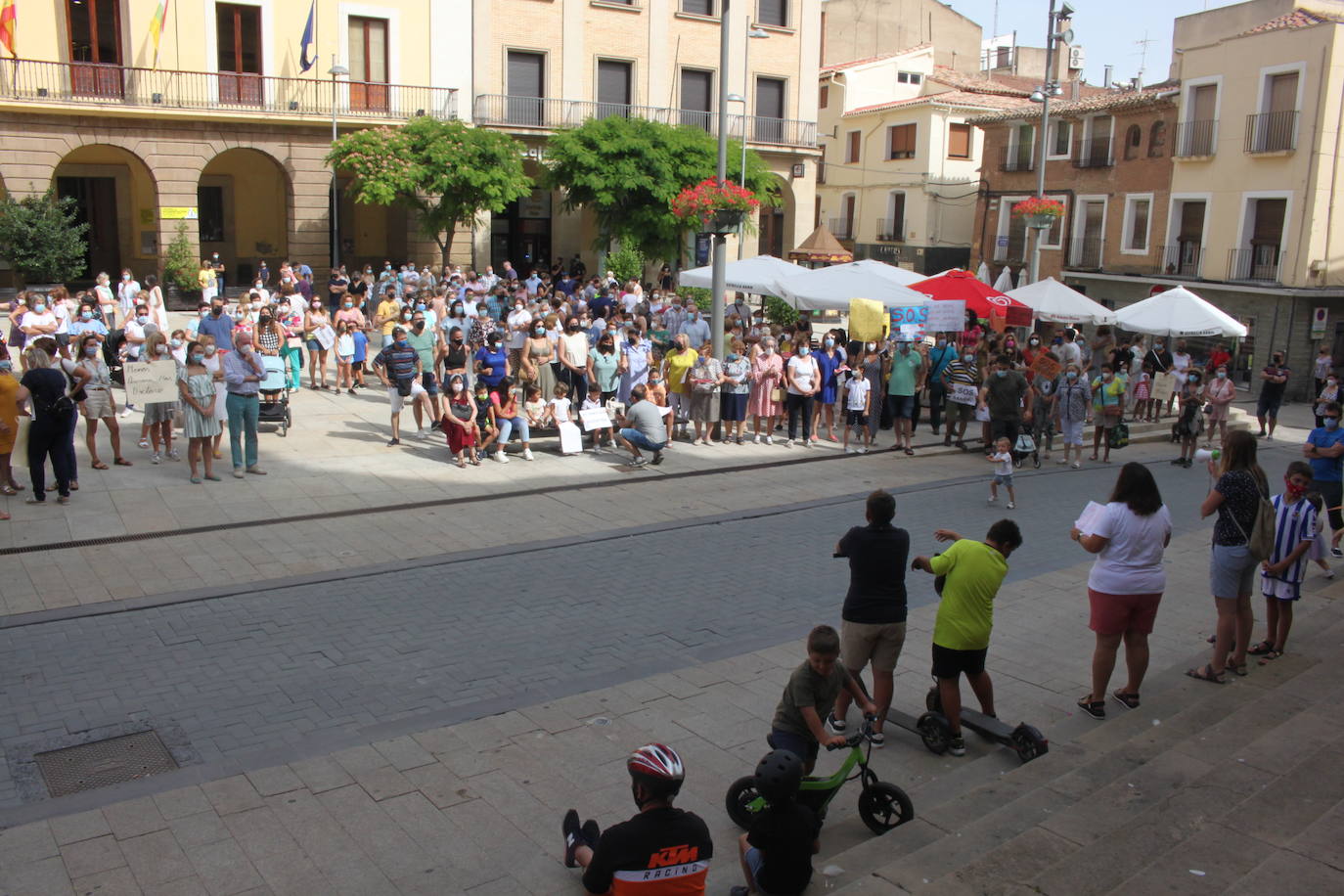 Unas 600 personas marchan por la Sanidad en Alfaro demandando pediatras y médicos