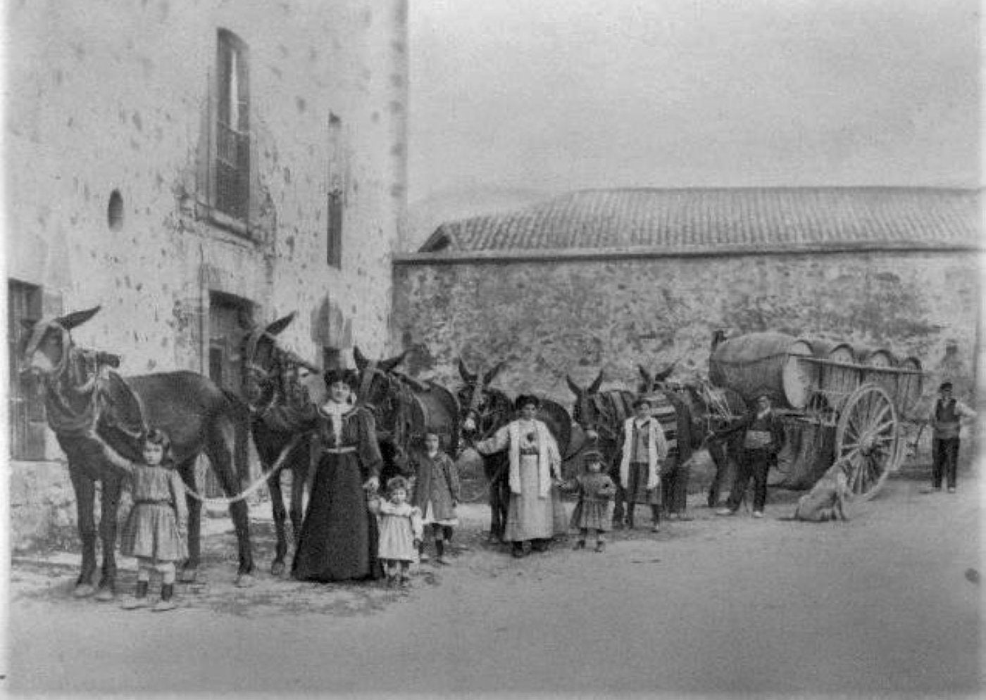 Transporte de barricas (y posado) en 1890