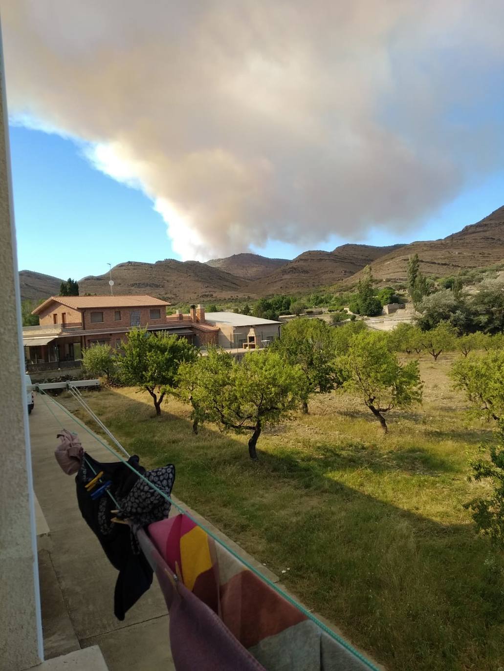 Incendio en Yerga: una columna que se ve desde kilómetros