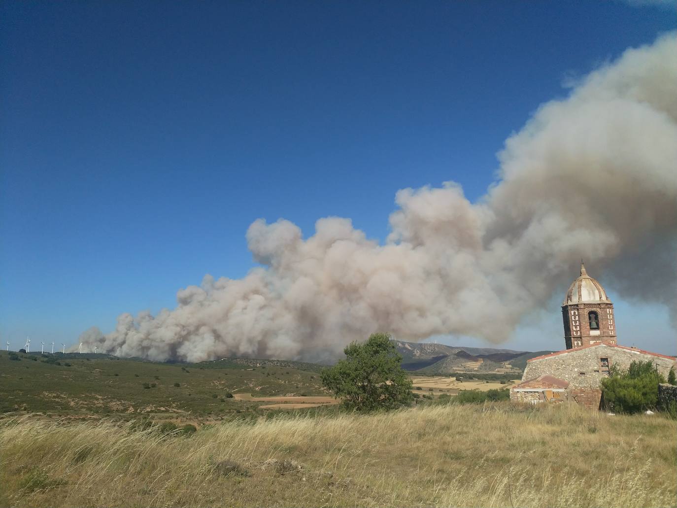 Incendio en Yerga: una columna que se ve desde kilómetros