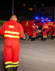 Imagen secundaria 2 - Equipos de extinción de incendio, durante la noche