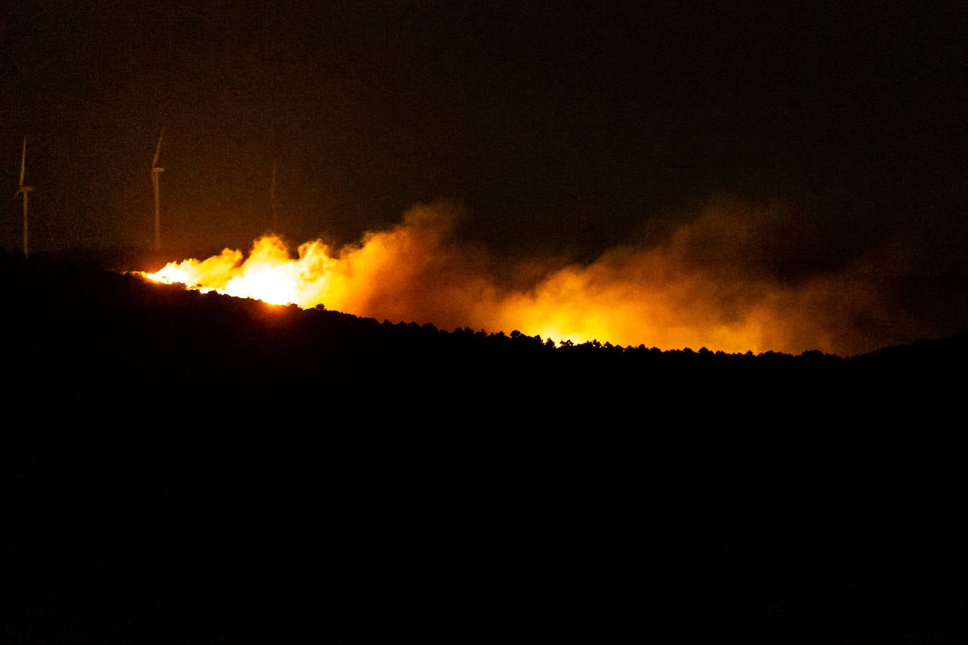 Fotos: Noche de lucha contra el incendio de Yerga