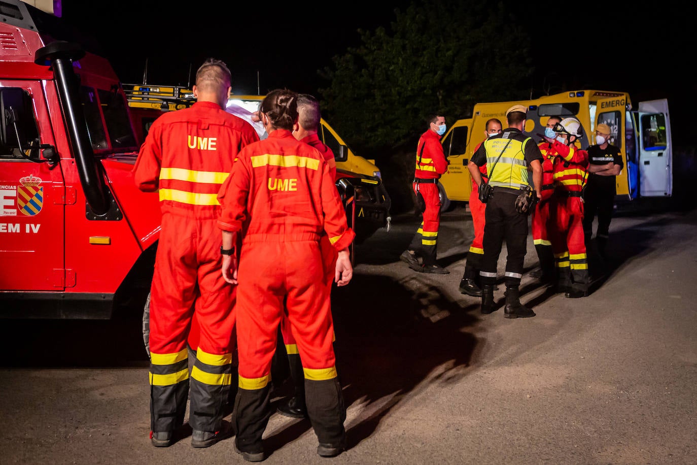 Fotos: Noche de lucha contra el incendio de Yerga