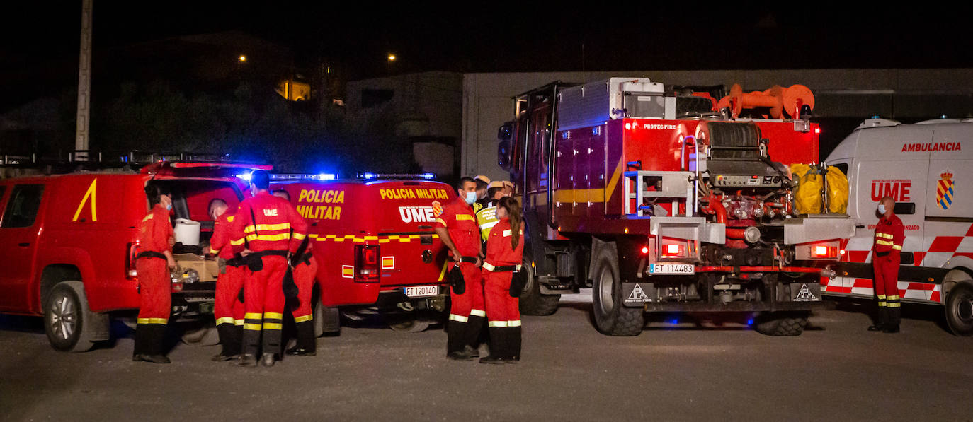 Fotos: Noche de lucha contra el incendio de Yerga