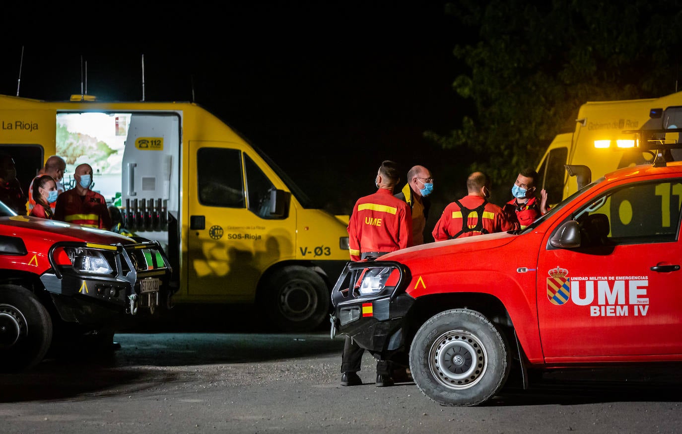 Fotos: Noche de lucha contra el incendio de Yerga