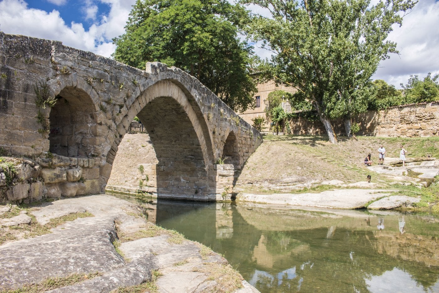 El puente romano o puente del priorato, de Cihuri. 