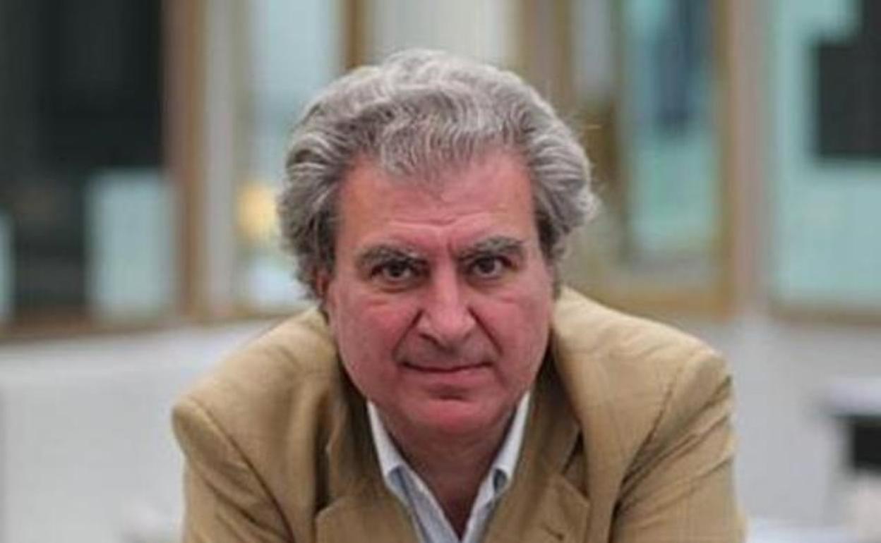 César Antonio Molina. 