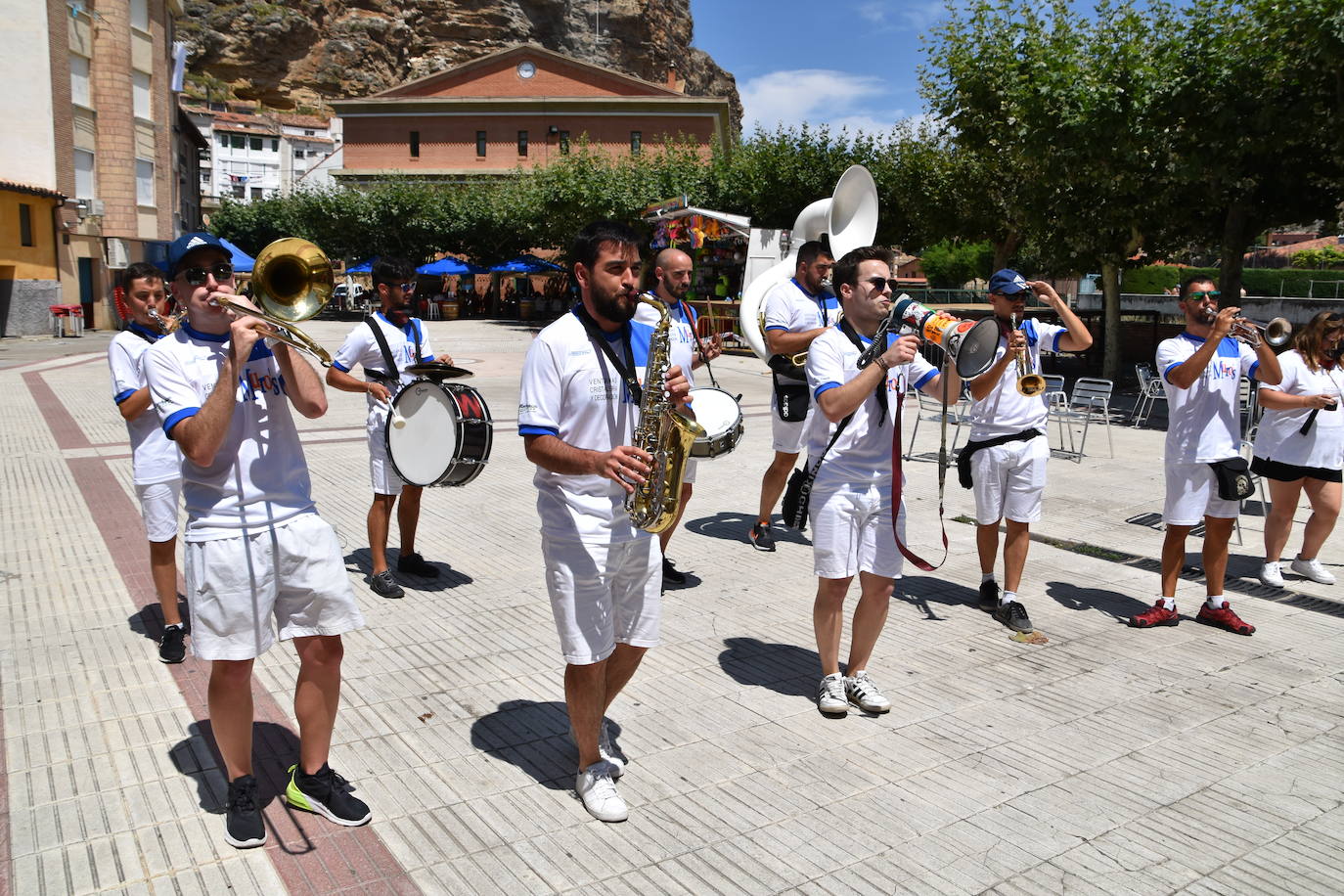 Fotos: Sonidos de charanga en Cervera