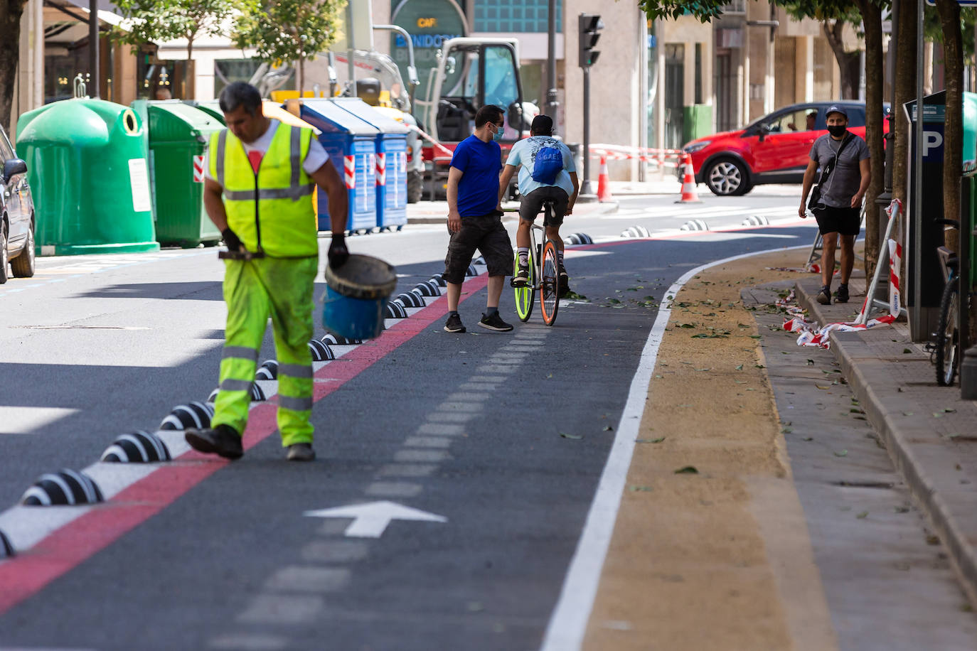 Fotos: Coches, peatones y bicicletas, entre los colores en la calzada de Duquesa de la Victoria