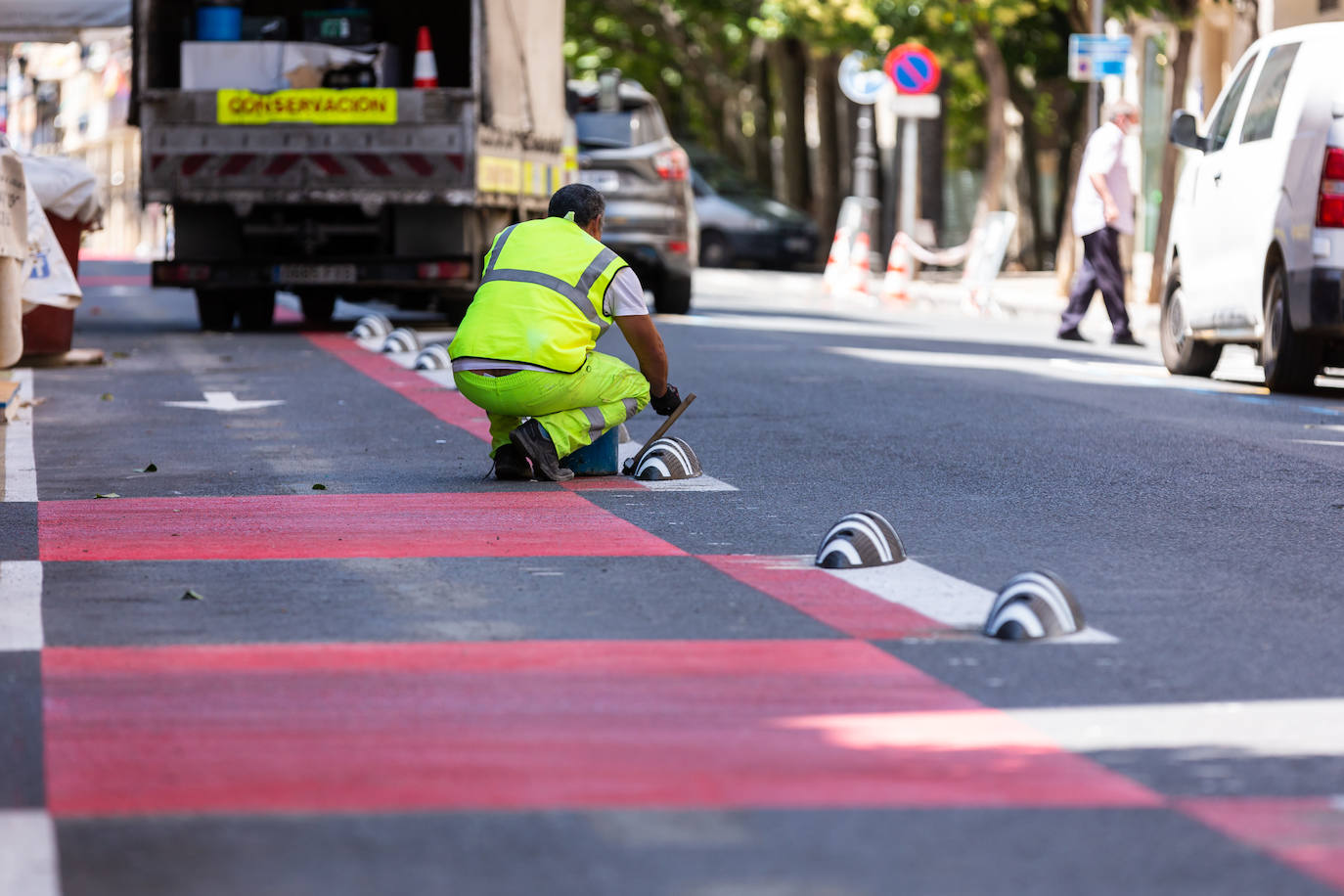 Fotos: Coches, peatones y bicicletas, entre los colores en la calzada de Duquesa de la Victoria