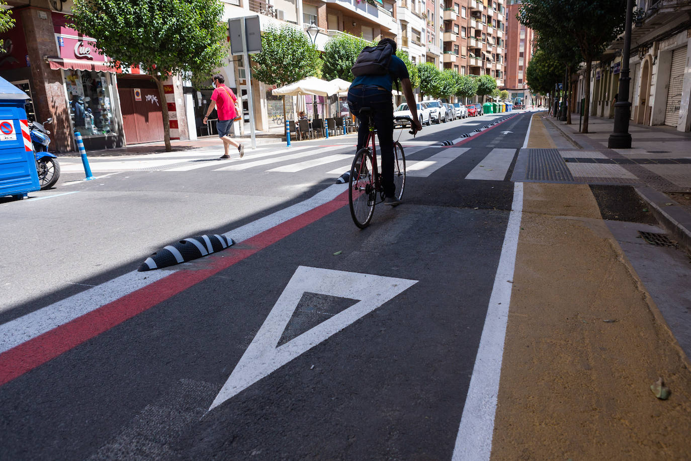 Fotos: Coches, peatones y bicicletas, entre los colores en la calzada de Duquesa de la Victoria