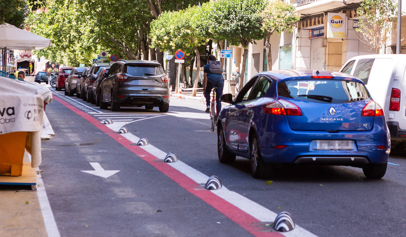 Fotos: Coches, peatones y bicicletas, entre los colores en la calzada de Duquesa de la Victoria