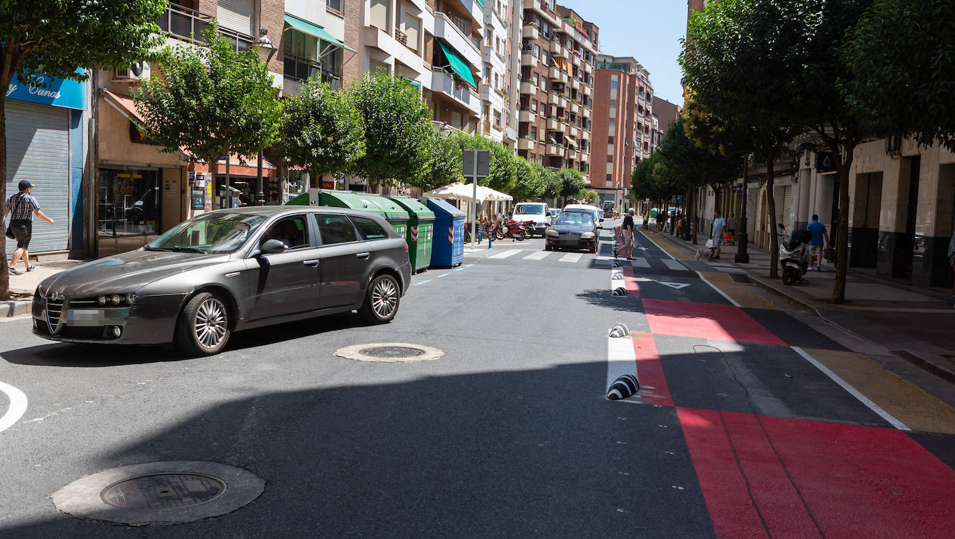 Fotos: Coches, peatones y bicicletas, entre los colores en la calzada de Duquesa de la Victoria