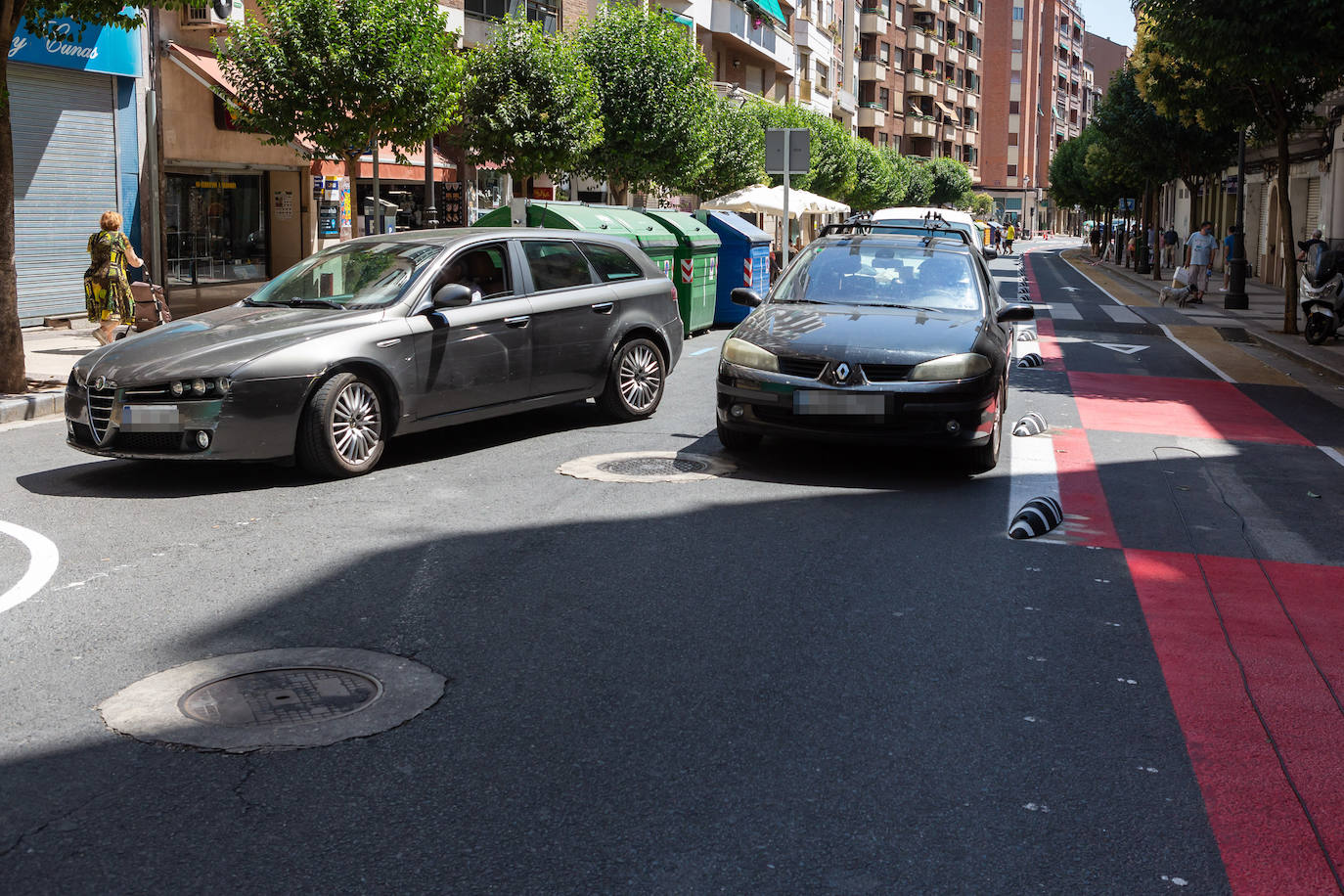 Fotos: Coches, peatones y bicicletas, entre los colores en la calzada de Duquesa de la Victoria