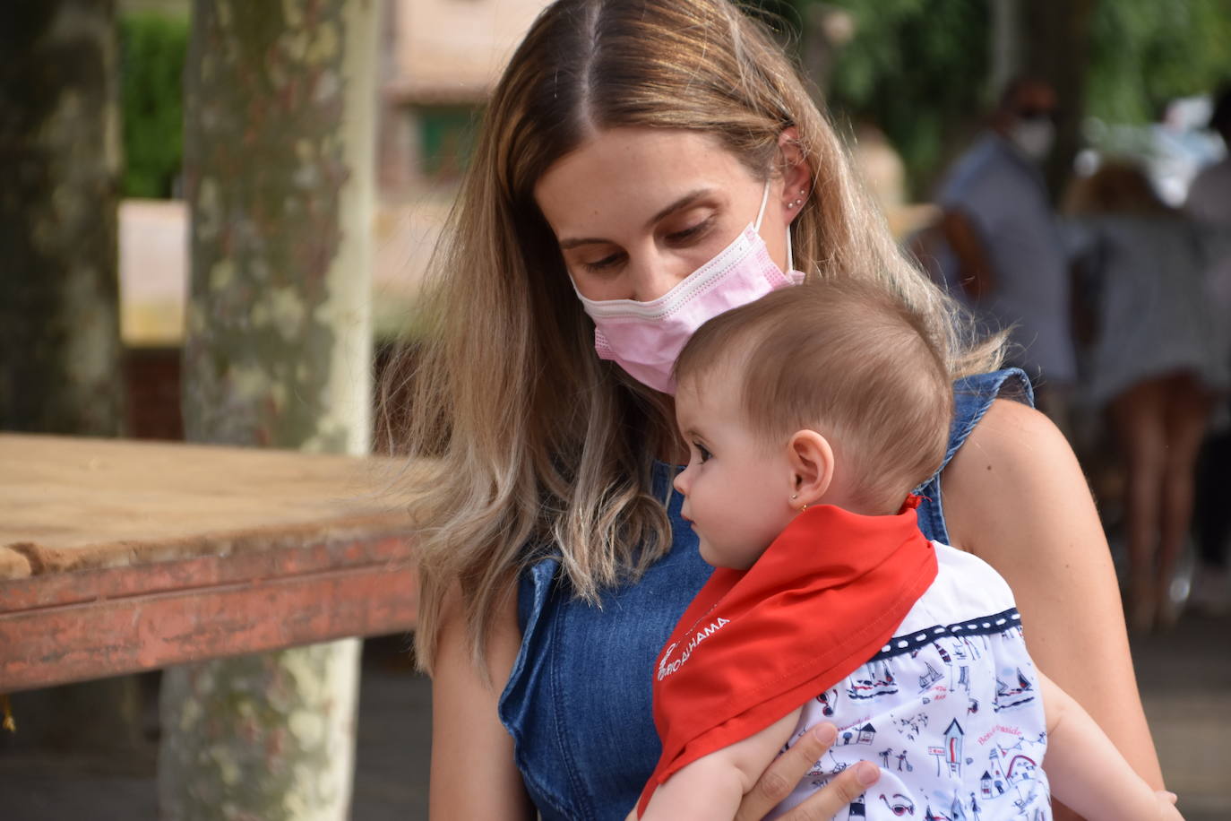 Fotos: Los cerveranos se ponen el pañuelo rojo
