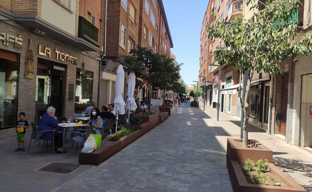 El colectivo hostelero de Santo Domingo 'Siente la calle Madrid' recuerda a Santa Marta sin celebración