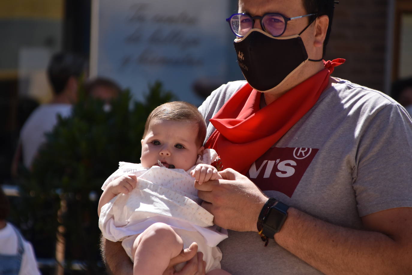 Imposición de pañuelos a los queleños nacidos en el último año.