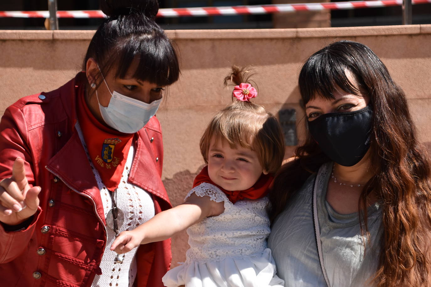 Imposición de pañuelos a los queleños nacidos en el último año.