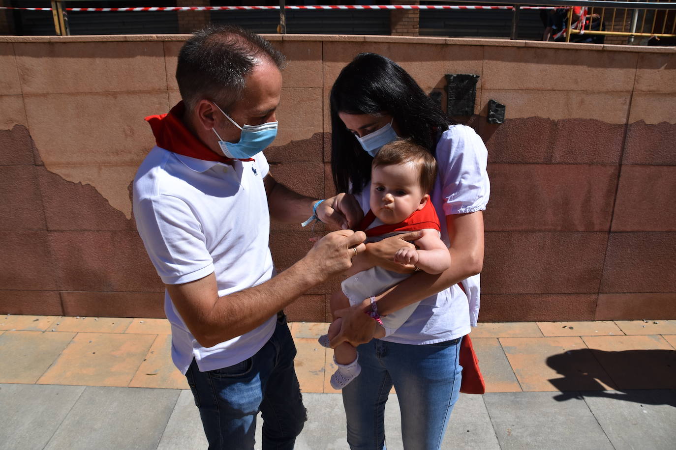 Imposición de pañuelos a los queleños nacidos en el último año.