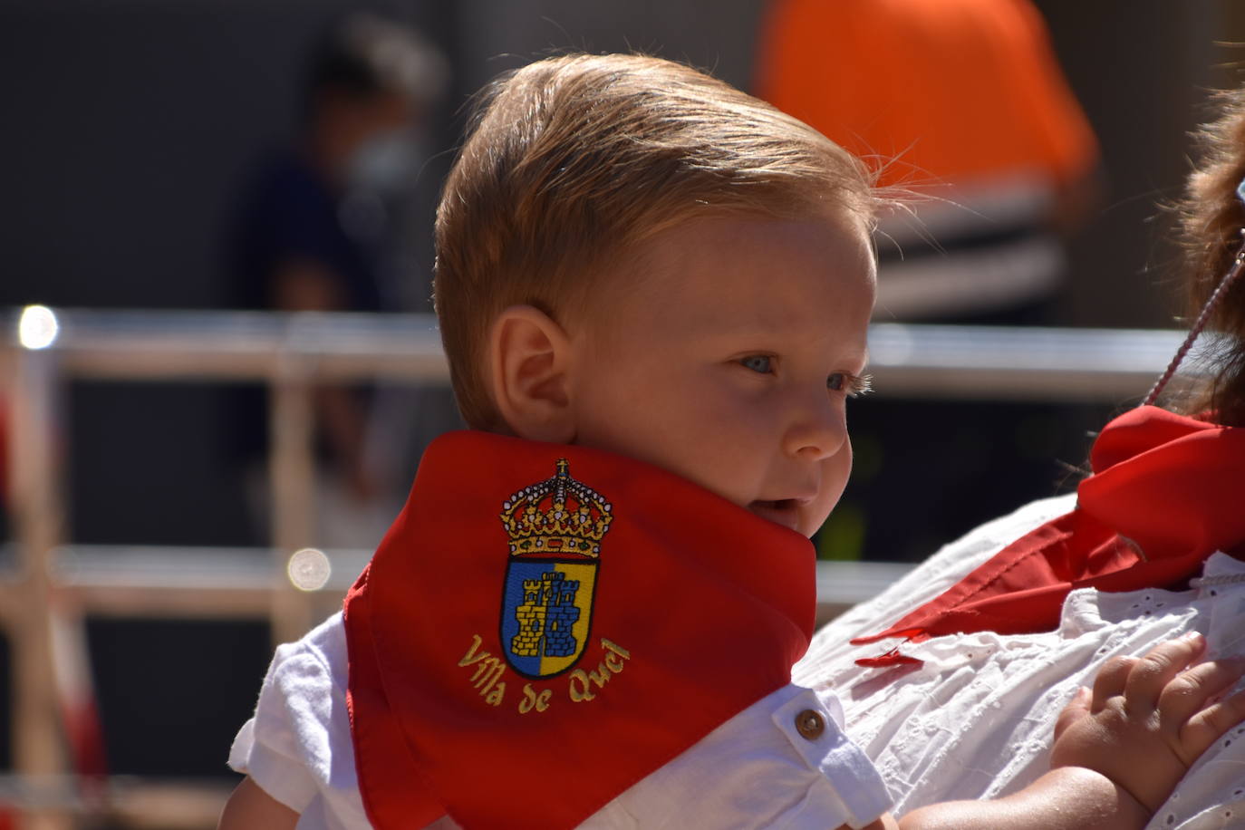 Imposición de pañuelos a los queleños nacidos en el último año.