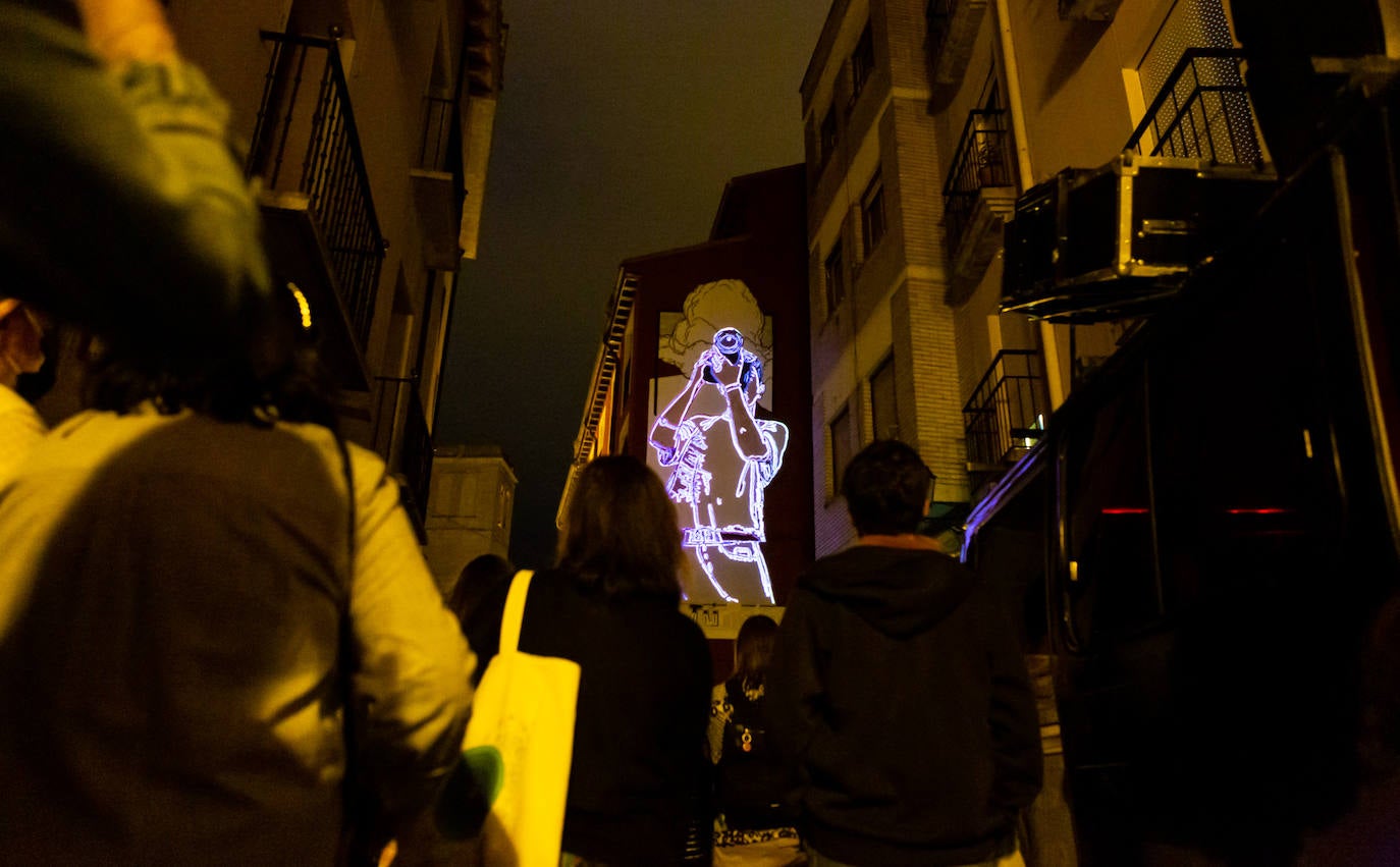 Arranca la ruta guiada de 'videomapping' en Logroño como una iniciativa pionera que ayer reunió a 200 personas. 