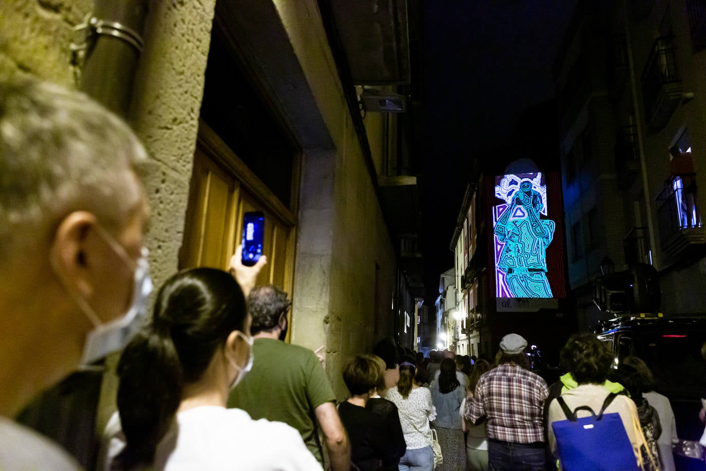 Arranca la ruta guiada de 'videomapping' en Logroño como una iniciativa pionera que ayer reunió a 200 personas. 