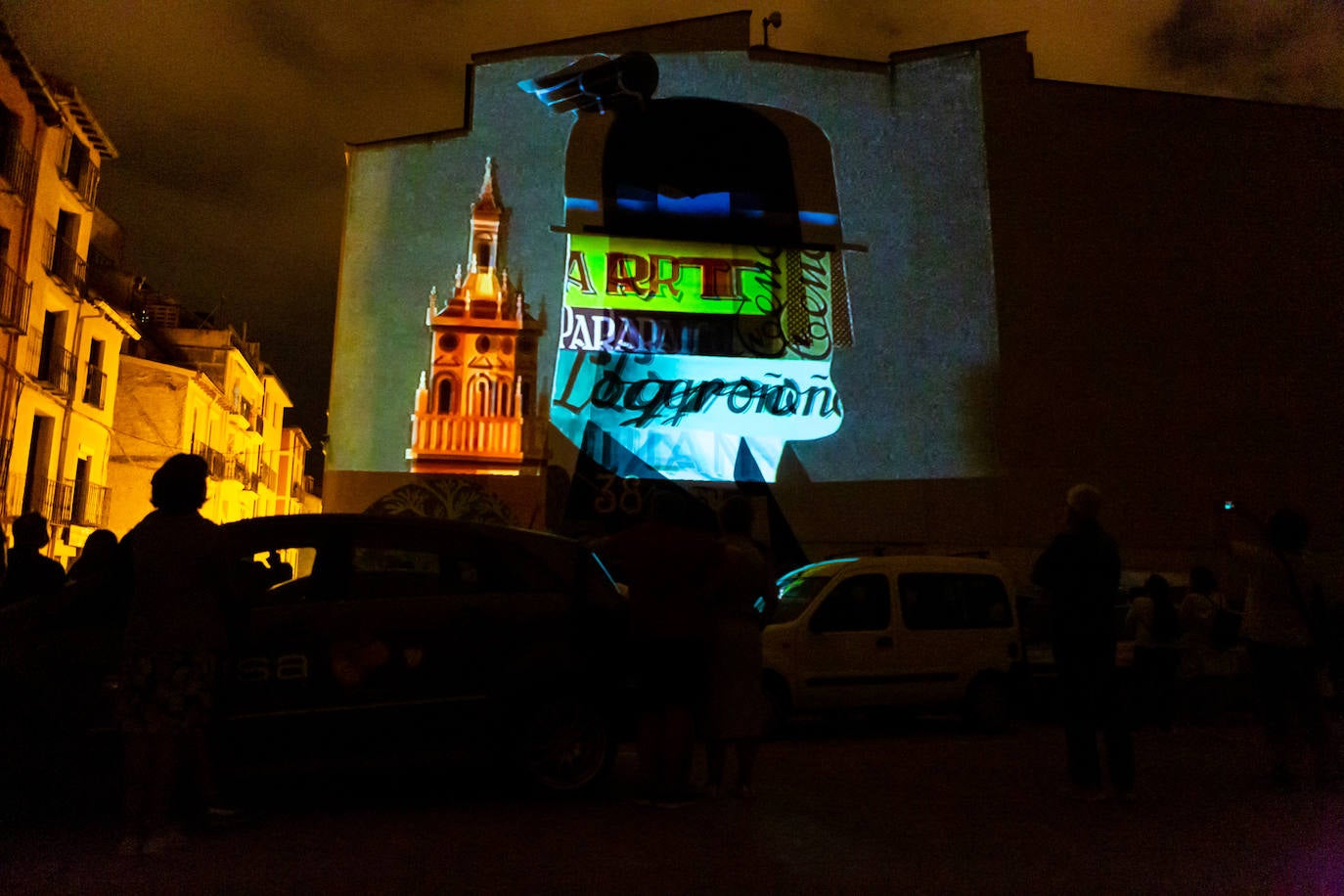 Arranca la ruta guiada de 'videomapping' en Logroño como una iniciativa pionera que ayer reunió a 200 personas. 