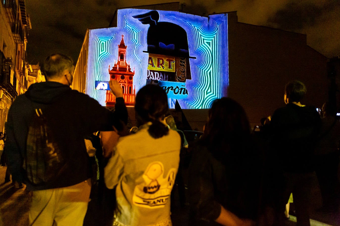 Arranca la ruta guiada de 'videomapping' en Logroño como una iniciativa pionera que ayer reunió a 200 personas. 