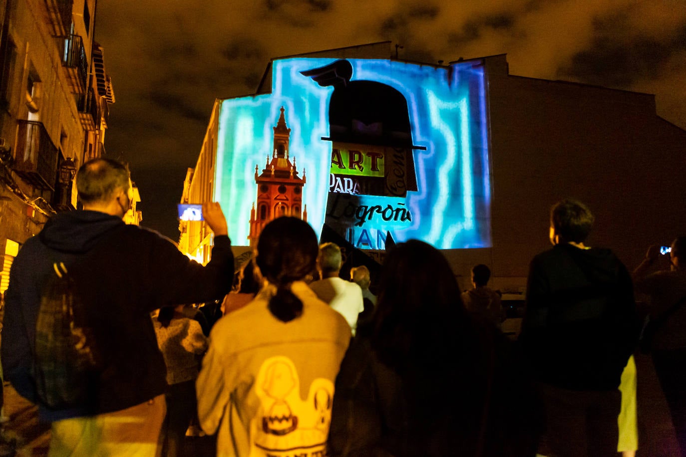 Arranca la ruta guiada de 'videomapping' en Logroño como una iniciativa pionera que ayer reunió a 200 personas. 