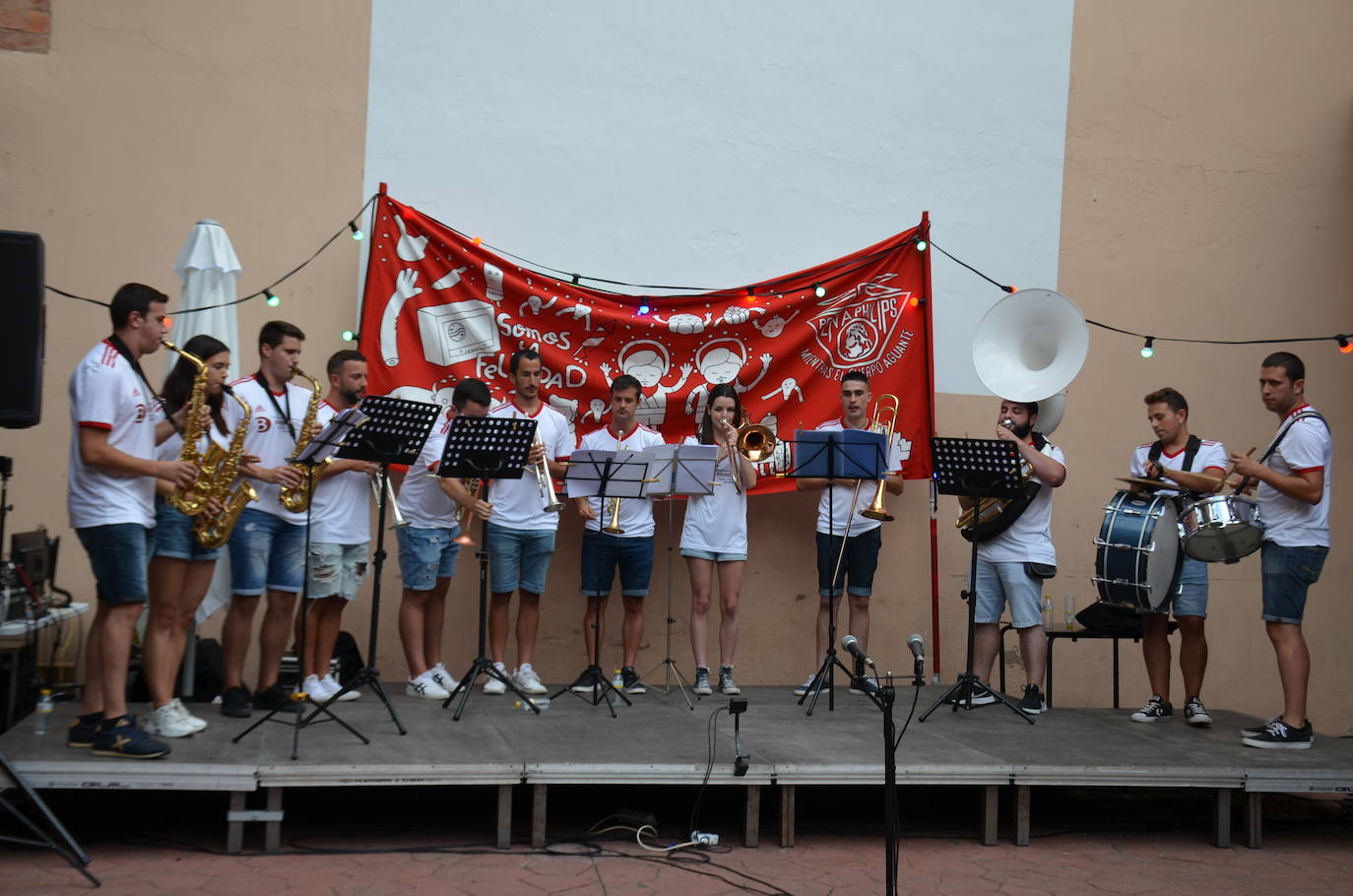Fotos: Concierto de la charanga &#039;Kamikaze&#039; en Calahorra