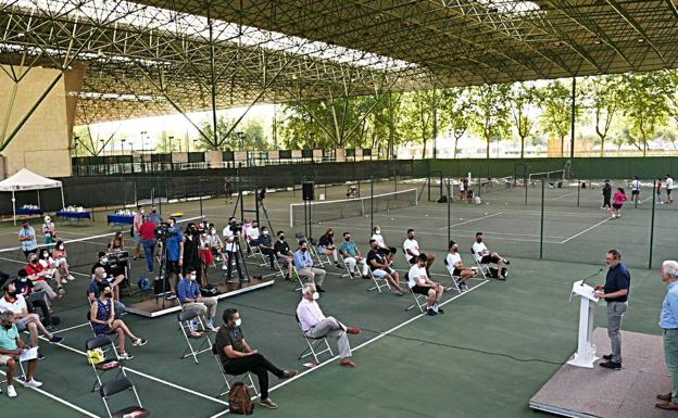 Presentación, este viernes, en las pistas de tenis de Las Norias. 