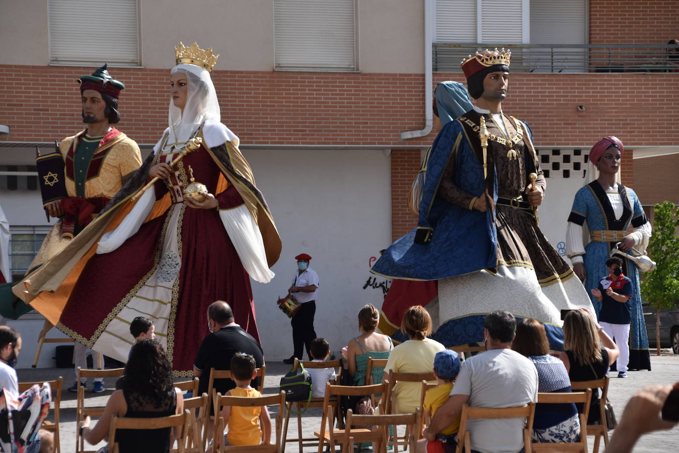 Fotos: Sonidos y color en las calles de Calahorra