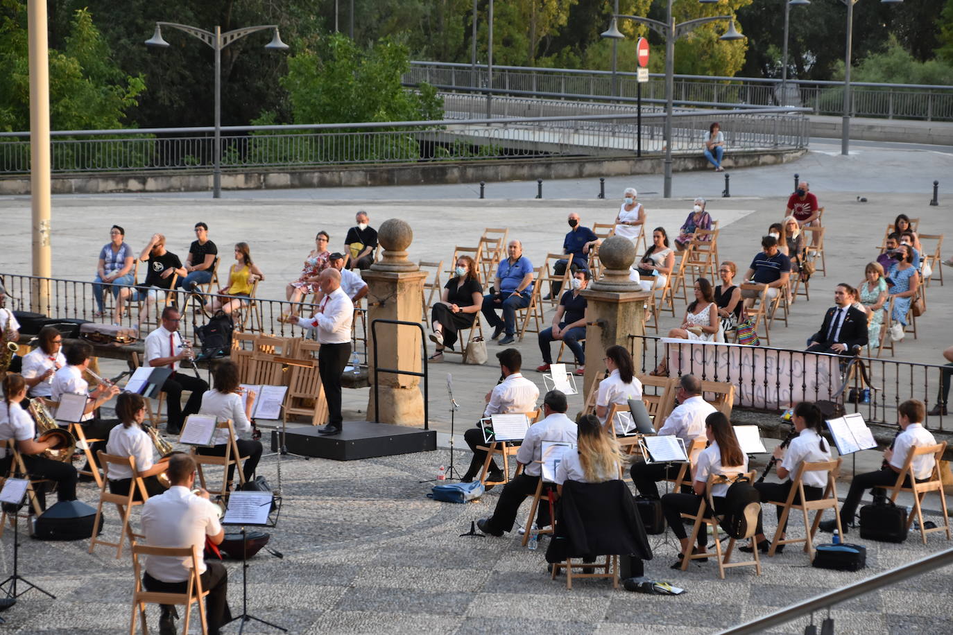 Fotos: Sonidos y color en las calles de Calahorra