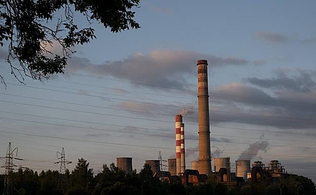 Contaminación. La central de generación de electricidad mediante el quemado del carbón, en Łaziska Górne, Polonia.